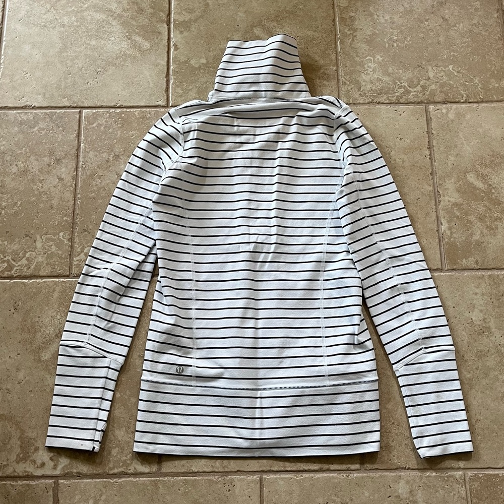Lululemon In Stride Jacket - Picture 3 of 7